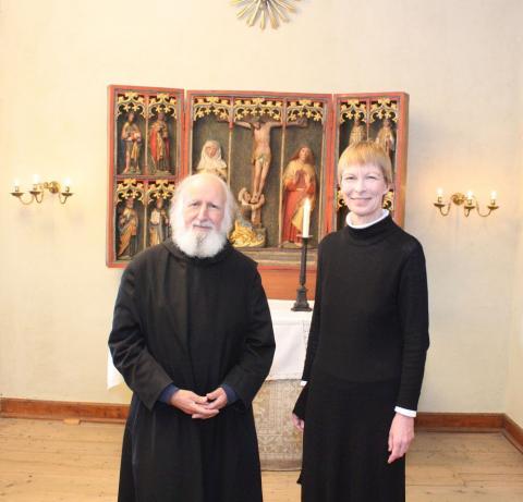 Der bekannte Autor Pater Anselm Grün war Gast bei der Marienseer Äbtissin Bärbel Görcke aus Anlass des 500-Jahre-Jubiläum des Gebetbuches der Äbtissin Odilie von Ahlden. Foto: Gunnar Schulz-Achelis 