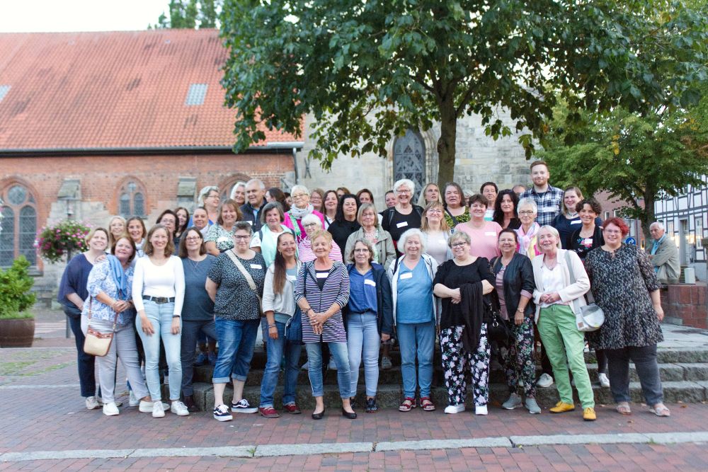 Für die Ehrenamtlichen bei Herbst-Zeitlos gehören Treffen und eine Jahresfeier - wie hier 2023 in Neustadt - dazu. Foto: Sven Fleshman