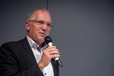 Der Präsident des niedersächsischen Verfassungsschutzes Dirk Pejril findet bei seinem Vortrag klare Worte für die Gefahr durch Rechtsextremismus in Deutschland.